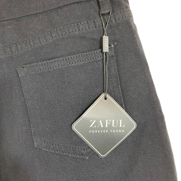 Zaful High Waisted Roll Cuff Denim Shorts NWT - Picture 3 of 4